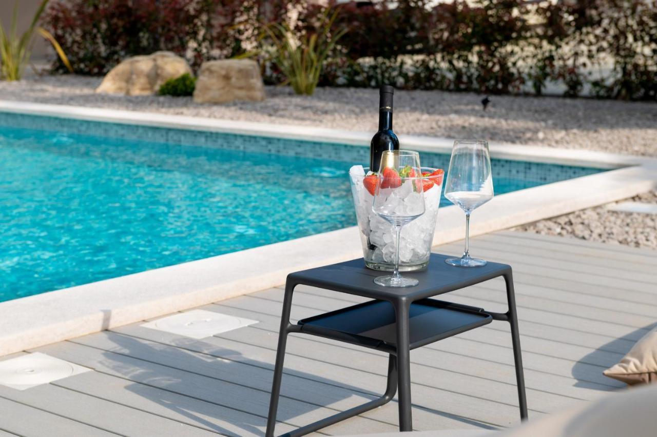 Luxury Villa Santa Cruz With Xl Pool And Jacuzzi Potpican Экстерьер фото