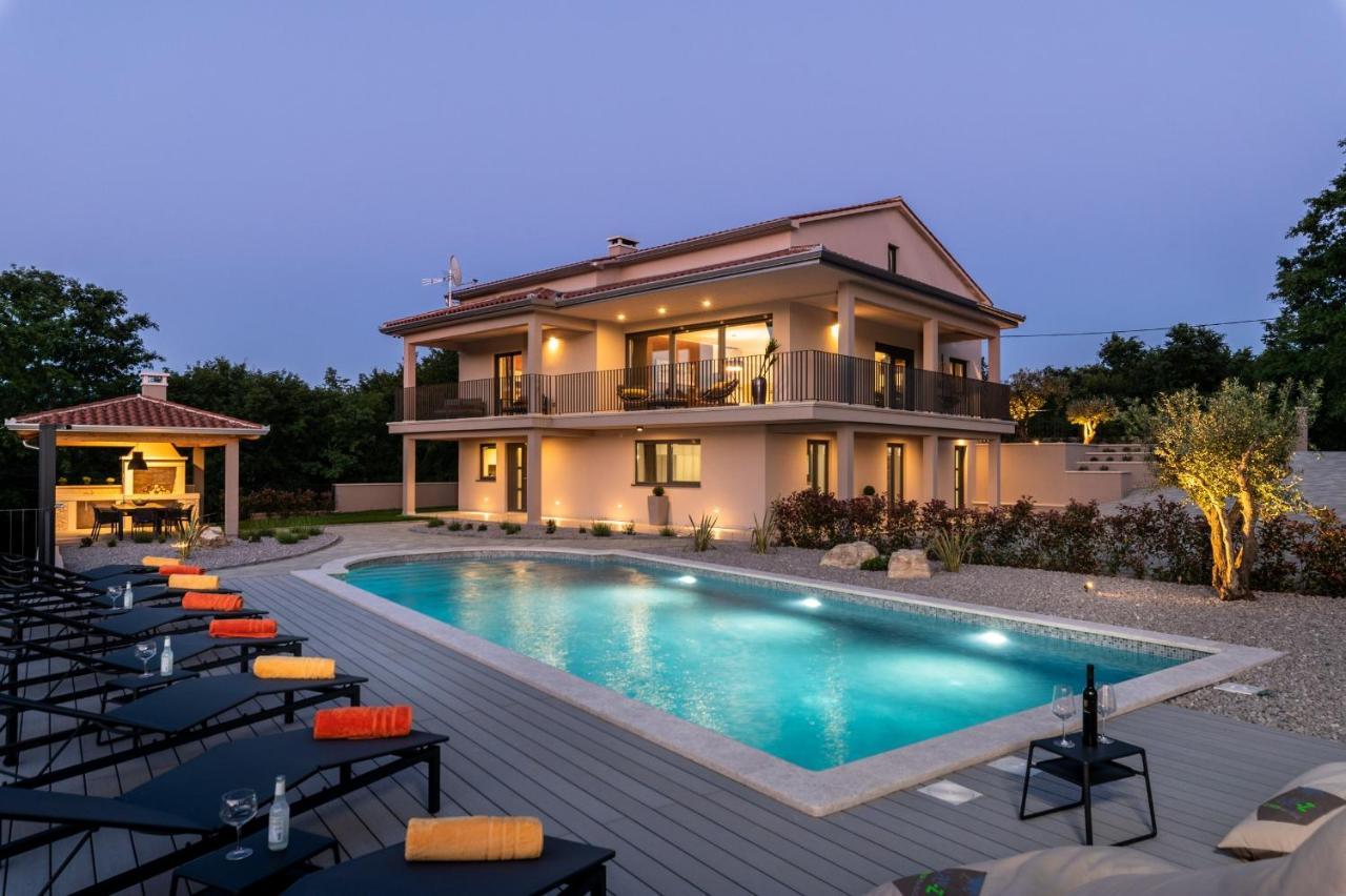 Luxury Villa Santa Cruz With Xl Pool And Jacuzzi Potpican Экстерьер фото