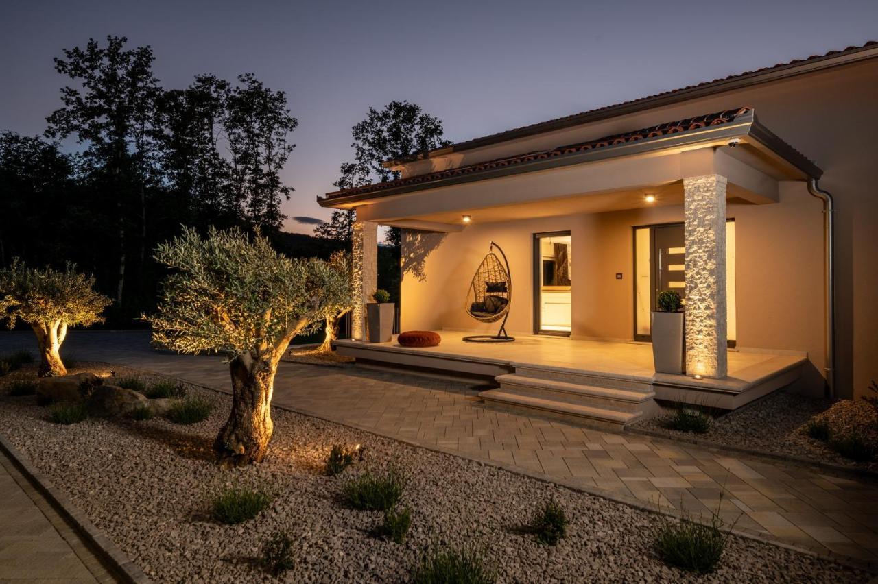 Luxury Villa Santa Cruz With Xl Pool And Jacuzzi Potpican Экстерьер фото