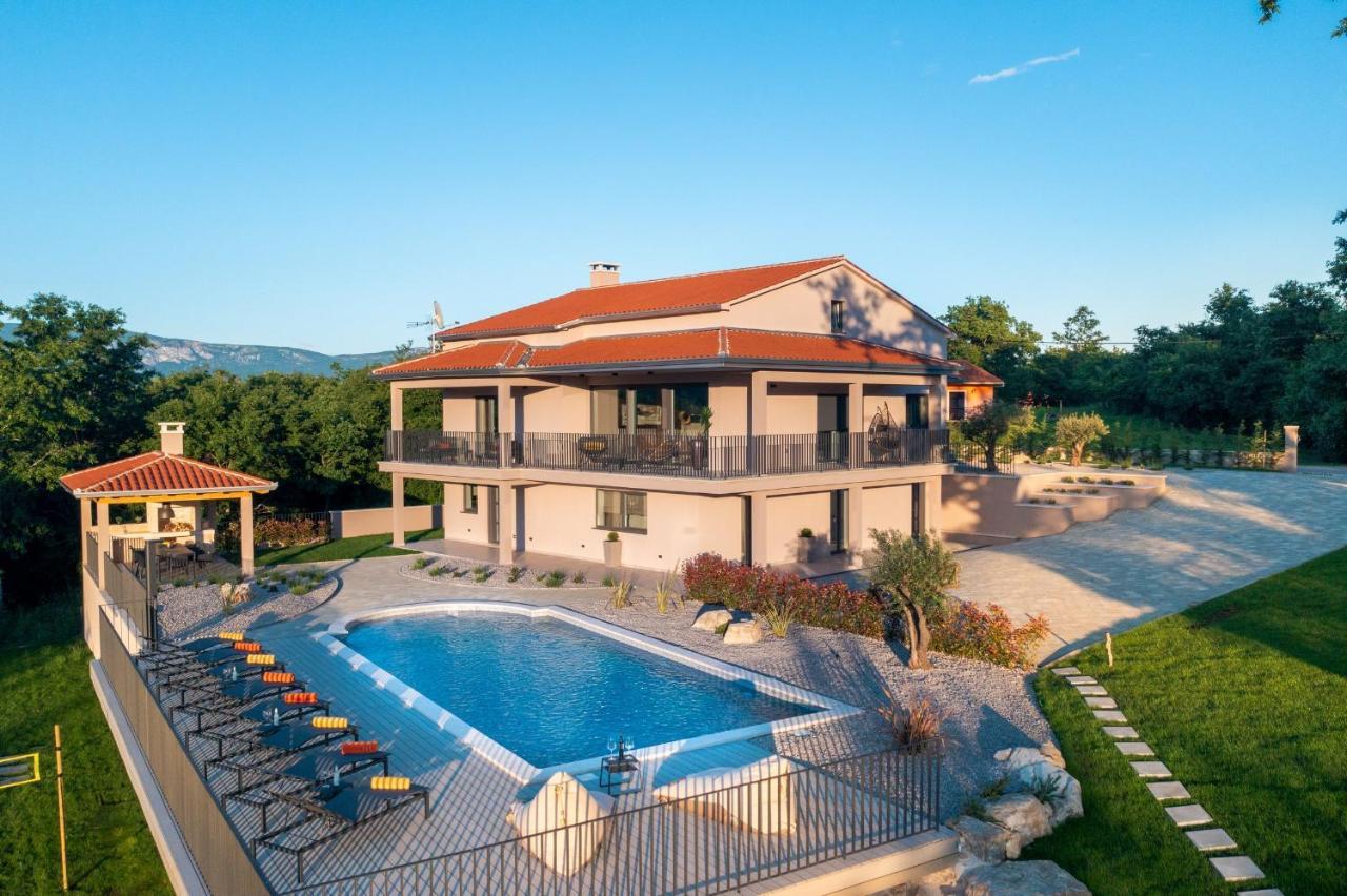 Luxury Villa Santa Cruz With Xl Pool And Jacuzzi Potpican Экстерьер фото