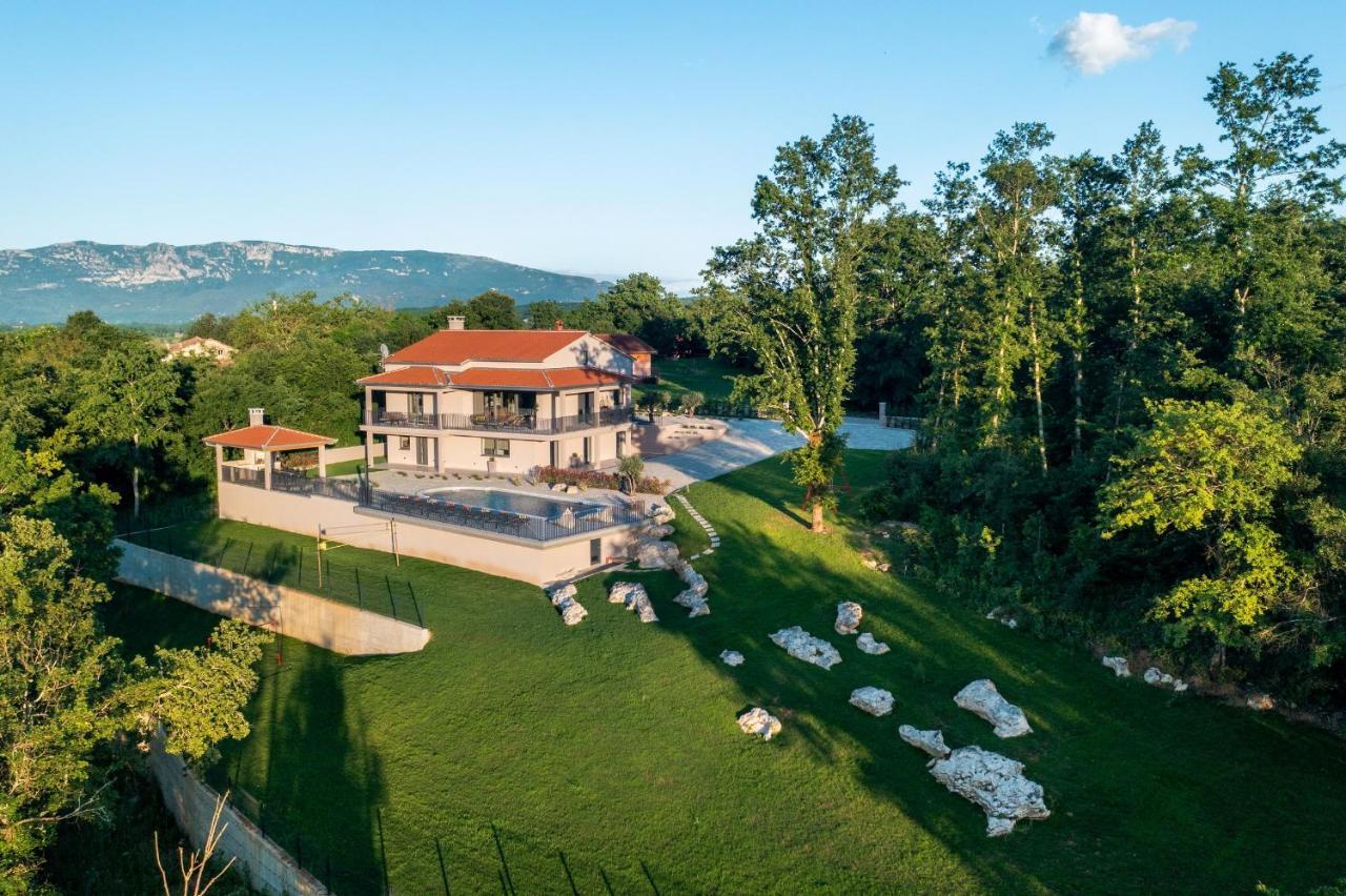 Luxury Villa Santa Cruz With Xl Pool And Jacuzzi Potpican Экстерьер фото