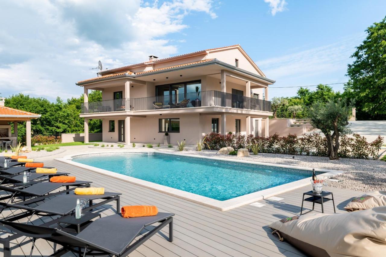 Luxury Villa Santa Cruz With Xl Pool And Jacuzzi Potpican Экстерьер фото
